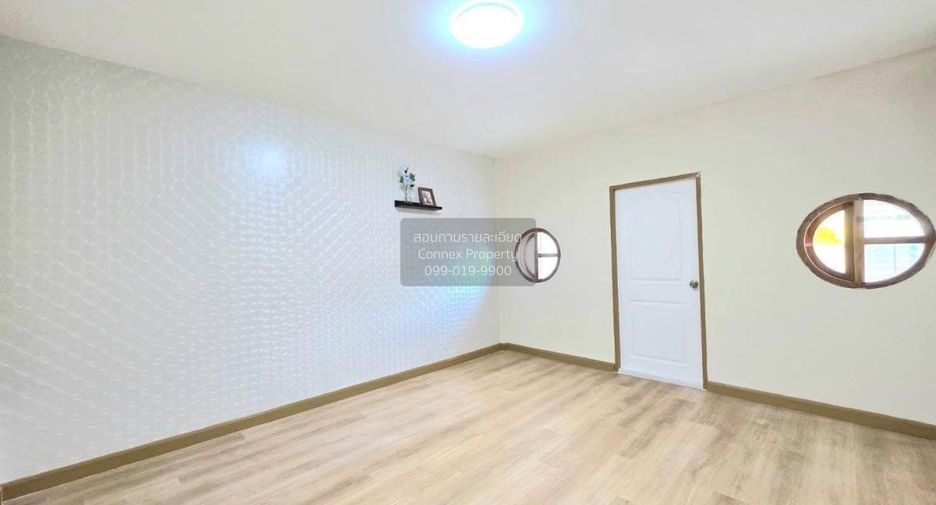 For sale 2 bedrooms townhouse in Mueang Samut Prakan, Samut Prakan