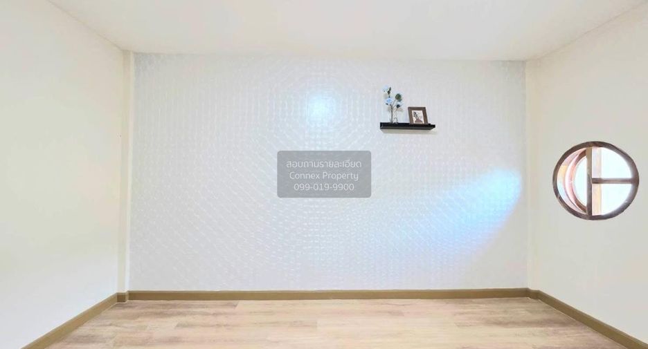 For sale 2 bedrooms townhouse in Mueang Samut Prakan, Samut Prakan