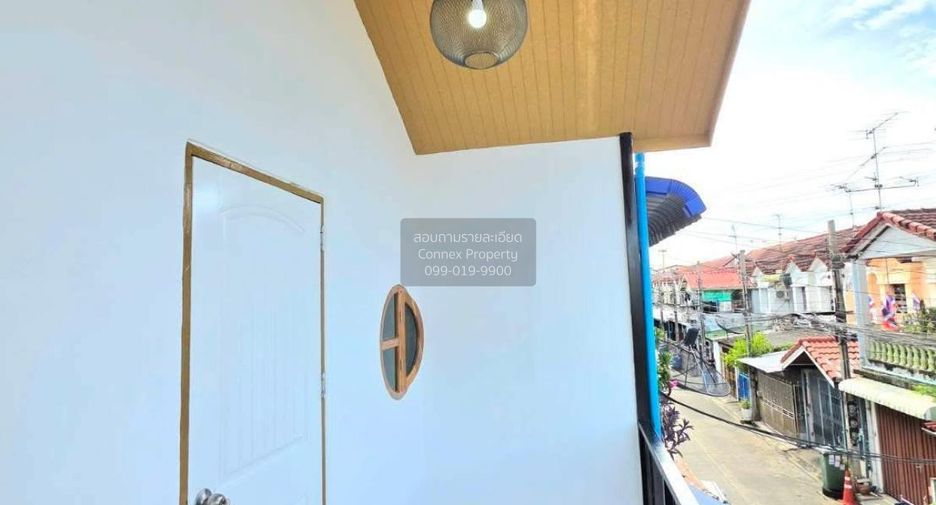 For sale 2 bedrooms townhouse in Mueang Samut Prakan, Samut Prakan