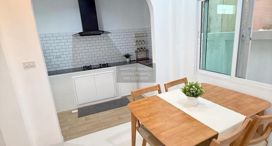 Casa adosada en venta de 4 habitaciones en Nong Chok, Bangkok