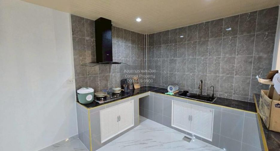 For sale 3 bedrooms townhouse in Khlong Luang, Pathum Thani