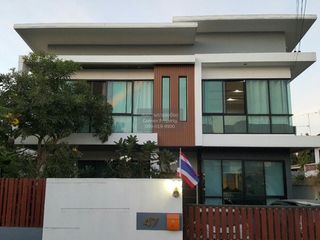 Haus zum Kauf mit 5 Zimmer in Huai Khwang, Bangkok