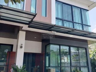 Haus zum Kauf mit 5 Zimmer in Huai Khwang, Bangkok