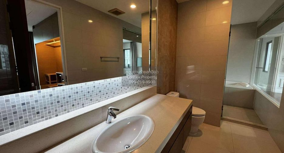 For sale 3 bedrooms condo in Khlong Toei, Bangkok