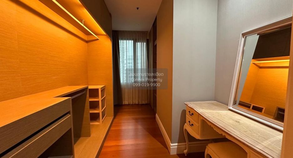 For sale 3 bedrooms condo in Khlong Toei, Bangkok