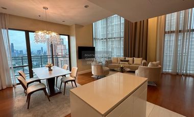 For sale 3 bedrooms condo in Khlong Toei, Bangkok