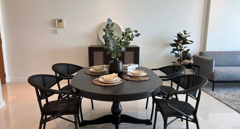 For rent 2 bedrooms condo in Khlong Toei, Bangkok