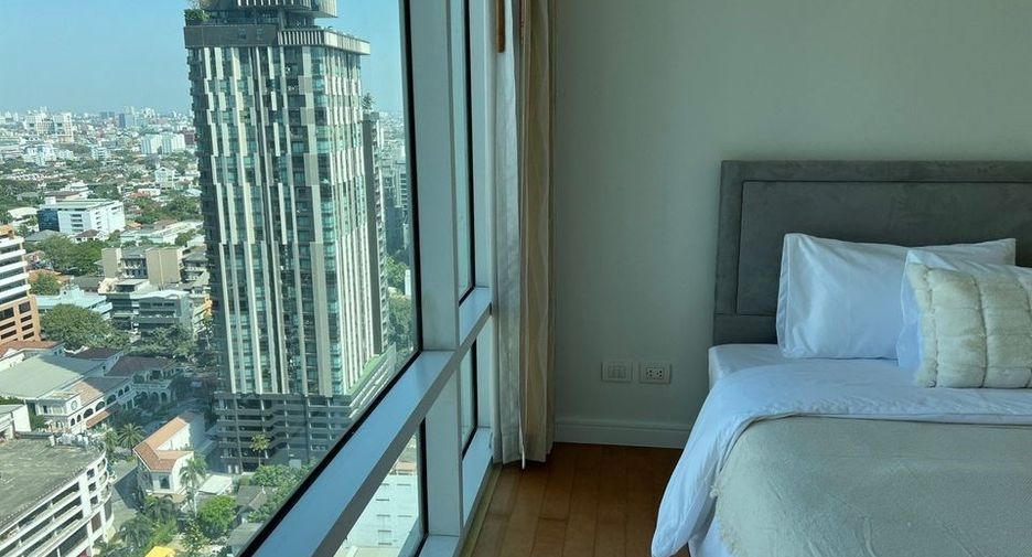 For rent 2 bedrooms condo in Khlong Toei, Bangkok
