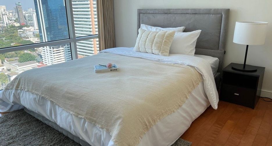 For rent 2 bedrooms condo in Khlong Toei, Bangkok