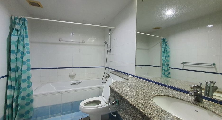 For rent 2 bedrooms condo in Watthana, Bangkok