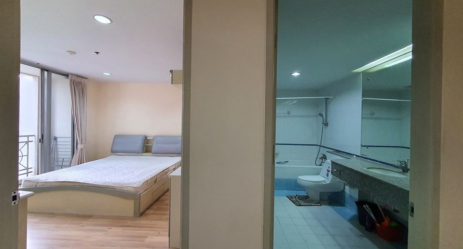 For rent 2 bedrooms condo in Watthana, Bangkok