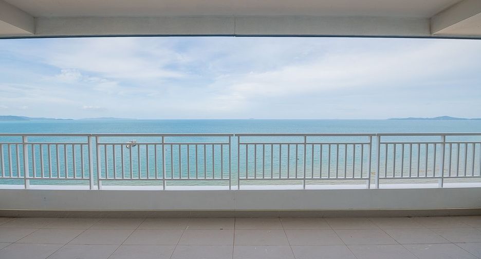 Condo en venta de 3 habitaciones 