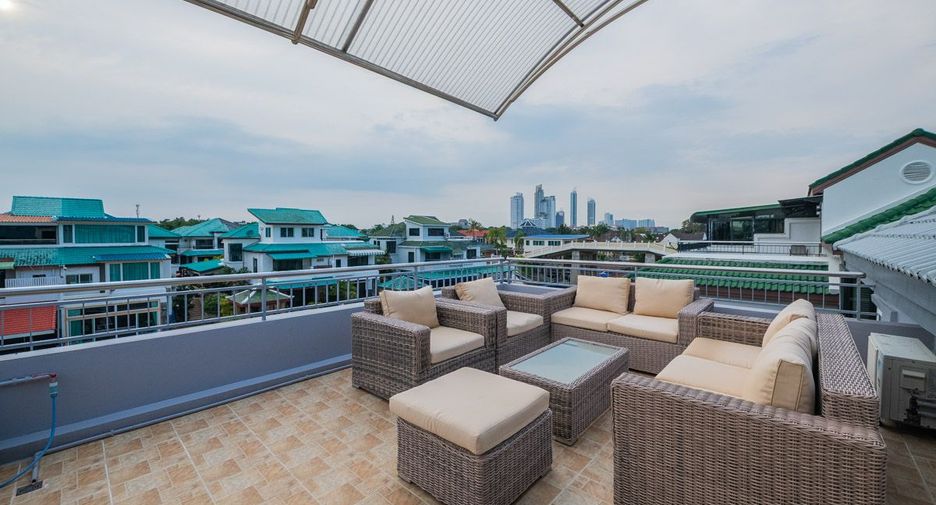 For sale 3 bedrooms house in Sattahip, Chonburi