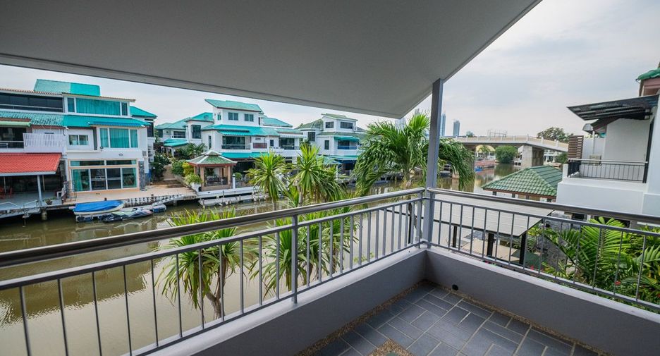 For sale 3 bedrooms house in Sattahip, Chonburi