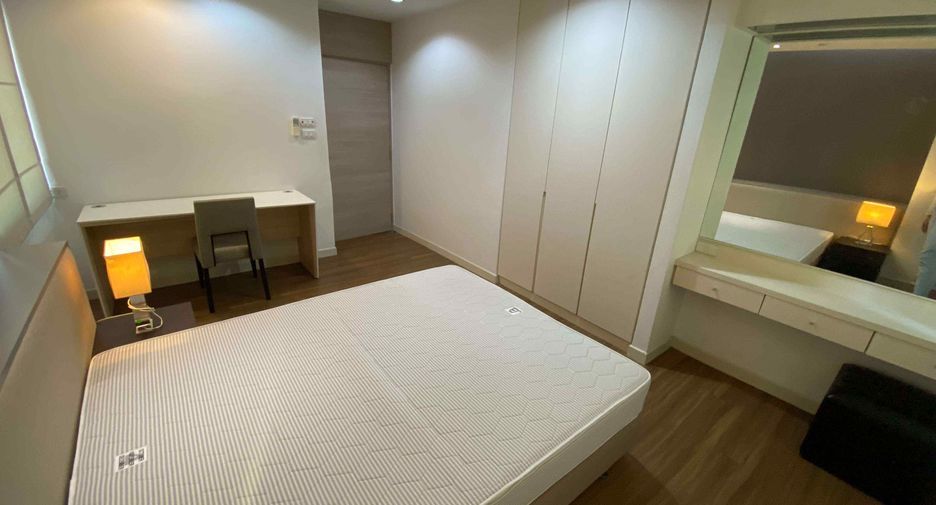 For rent 3 bedrooms condo in Watthana, Bangkok