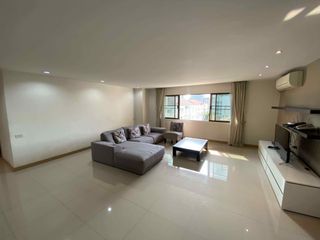 Condo en alquiler de 3 habitaciones en Watthana, Bangkok
