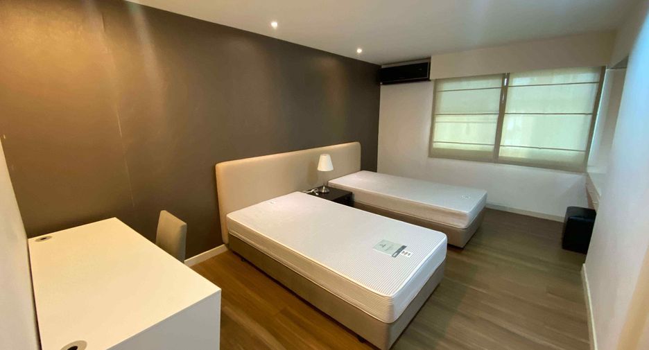For rent 3 bedrooms condo in Watthana, Bangkok