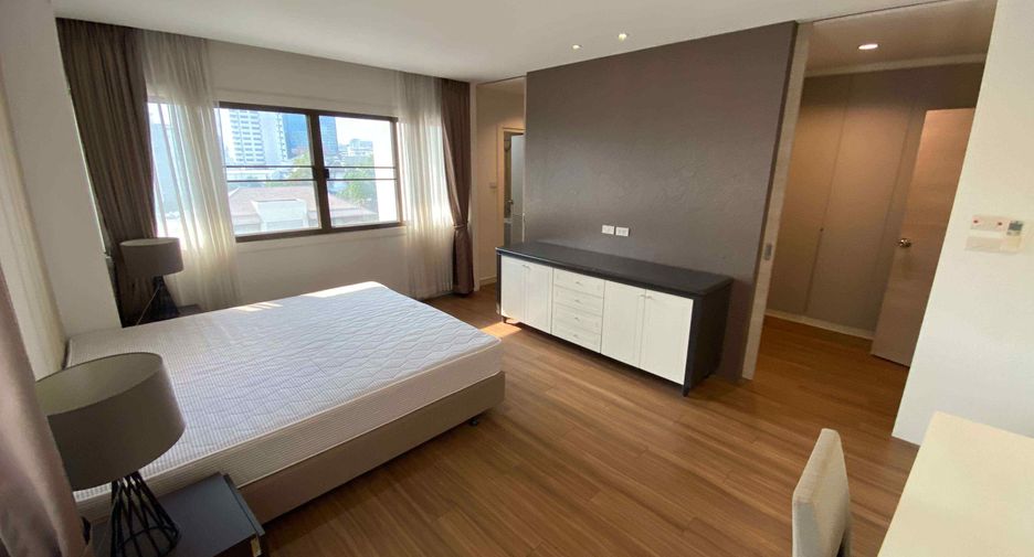 For rent 3 bedrooms condo in Watthana, Bangkok