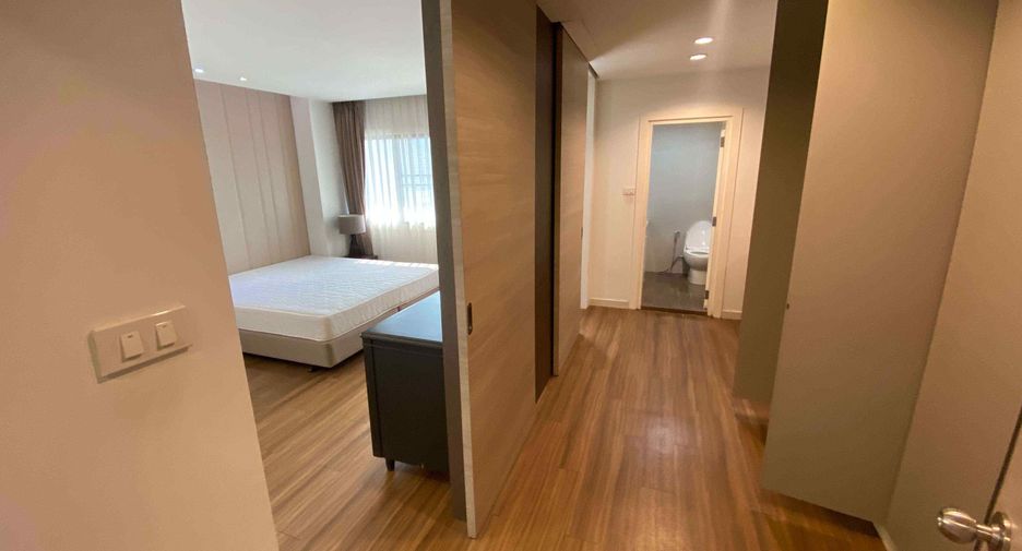 For rent 3 bedrooms condo in Watthana, Bangkok