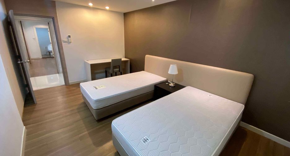 For rent 3 bedrooms condo in Watthana, Bangkok
