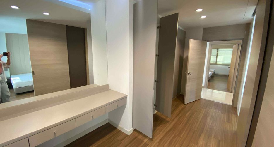 For rent 3 bedrooms condo in Watthana, Bangkok