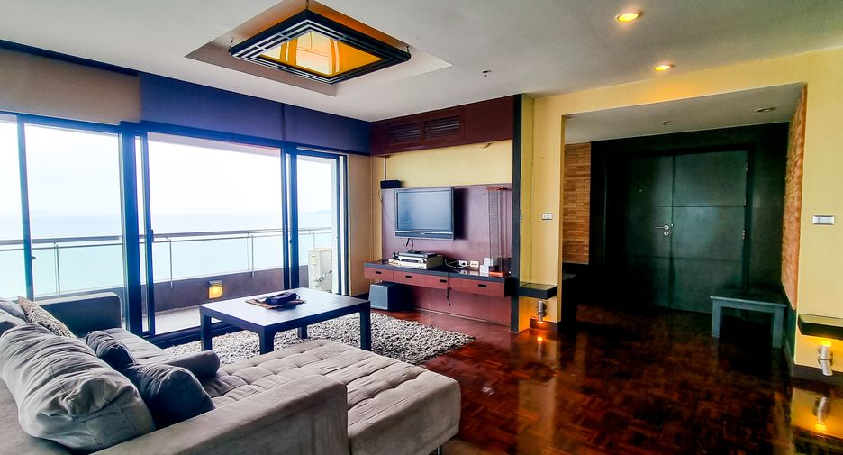 For sale 3 bedrooms condo in Pratumnak, Pattaya