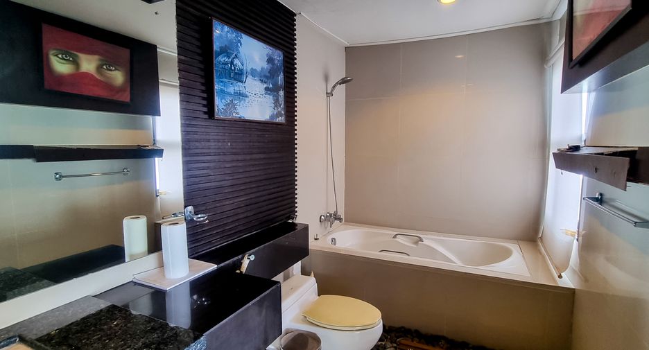 For sale 3 bedrooms condo in Pratumnak, Pattaya