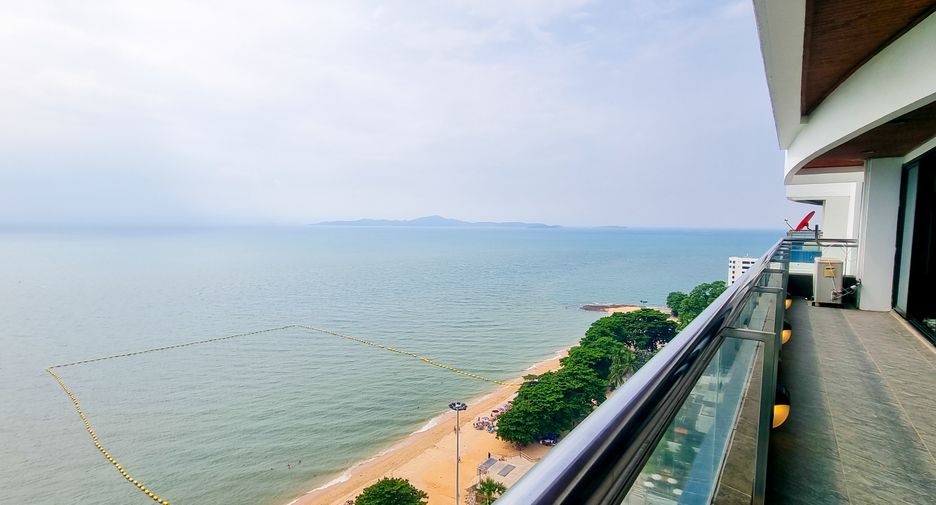 For sale 3 bedrooms condo in Pratumnak, Pattaya