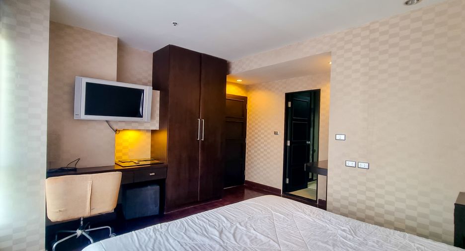 For sale 3 bedrooms condo in Pratumnak, Pattaya