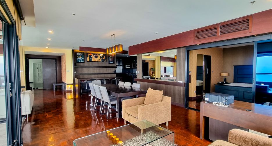 For sale 3 bedrooms condo in Pratumnak, Pattaya