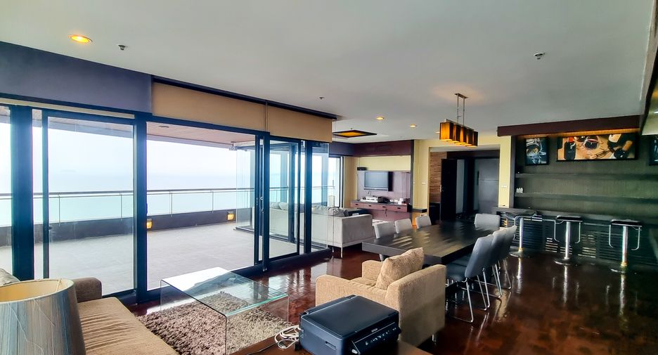 For sale 3 bedrooms condo in Pratumnak, Pattaya