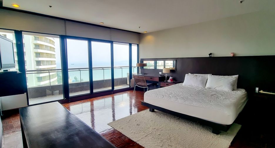 For sale 3 bedrooms condo in Pratumnak, Pattaya