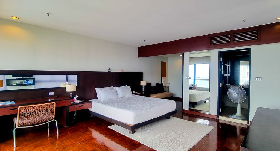 For sale 3 bedrooms condo in Pratumnak, Pattaya