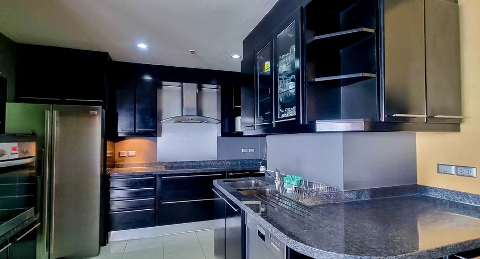 For sale 3 bedrooms condo in Pratumnak, Pattaya