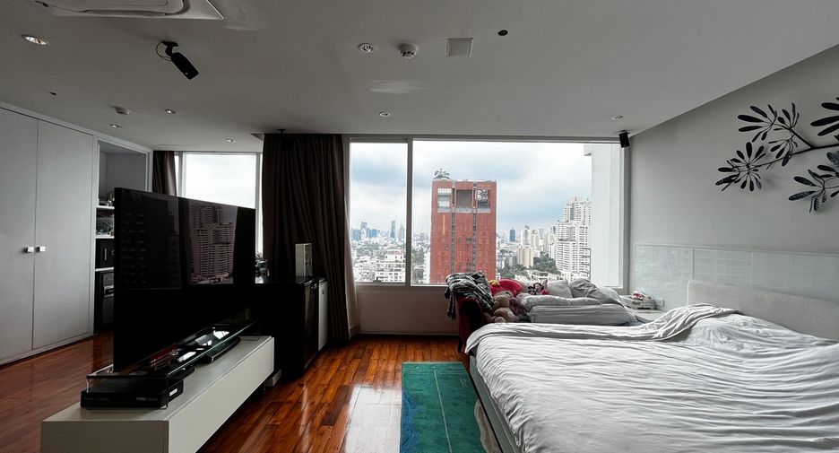 For sale 4 bedrooms condo in Watthana, Bangkok