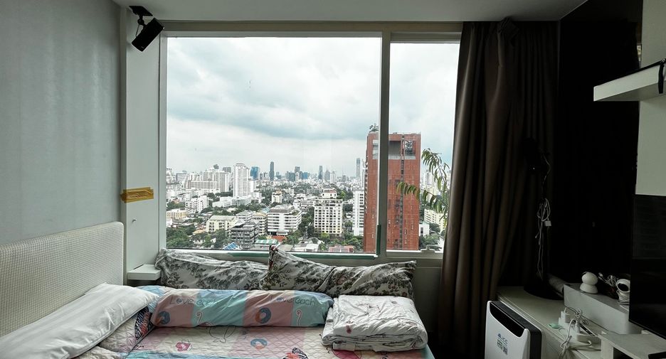 For sale 4 bedrooms condo in Watthana, Bangkok