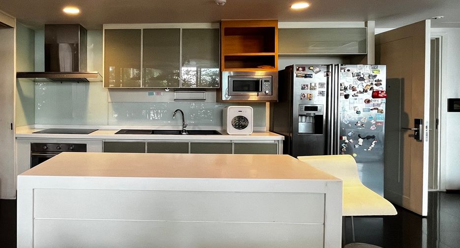 For sale 4 bedrooms condo in Watthana, Bangkok