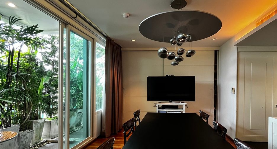 For sale 4 bedrooms condo in Watthana, Bangkok
