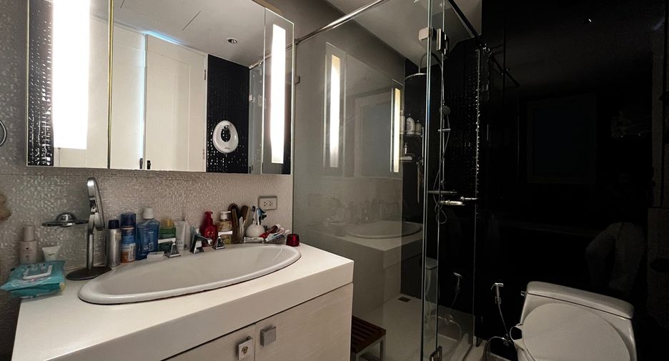 For sale 4 bedrooms condo in Watthana, Bangkok