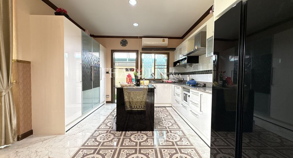 For sale 3 bedrooms house in Sattahip, Chonburi