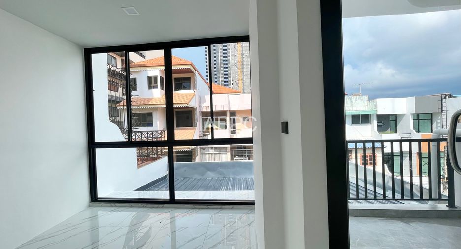 Casa adosada en venta de 5 habitaciones en Bang Lamung, Chonburi