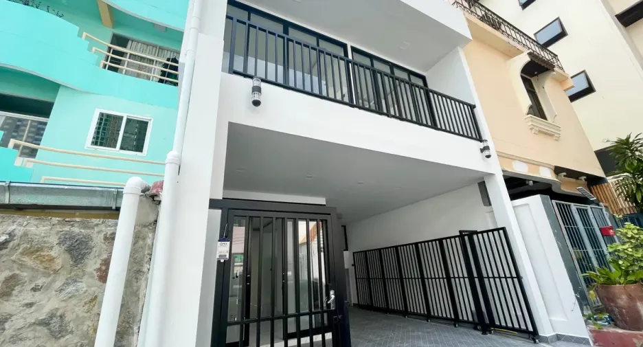 出售 5 卧室 联排别墅 在 Bang Lamung, Chon Buri