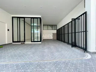 For sale 5 ベッドルーム townhouse in Bang Lamung, Chonburi