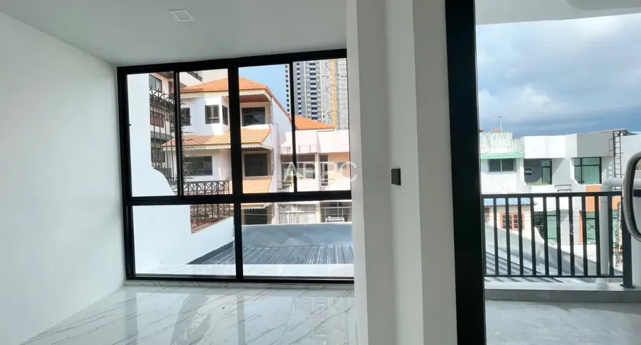 出售 5 卧室 联排别墅 在 Bang Lamung, Chon Buri