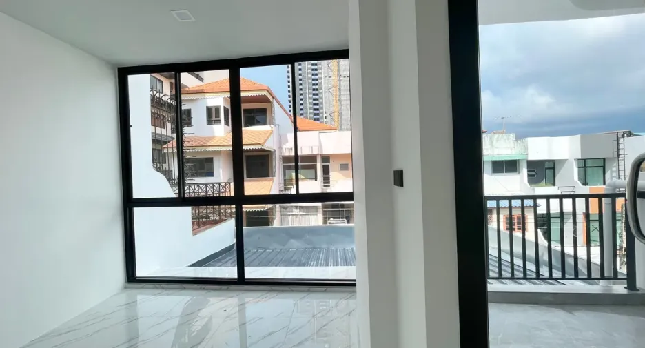 出售 5 卧室 联排别墅 在 Bang Lamung, Chon Buri