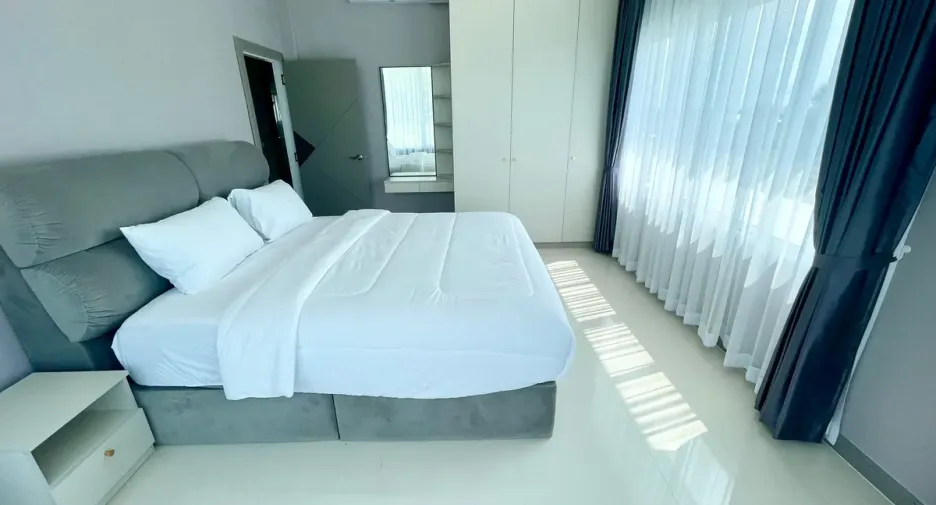For rent and for sale 5 bedrooms house in Bang Lamung, Chonburi
