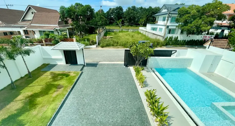 For rent and for sale 5 bedrooms house in Bang Lamung, Chonburi