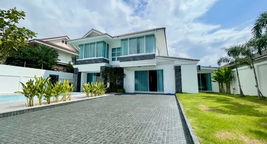 For rent and for sale 5 bedrooms house in Bang Lamung, Chonburi