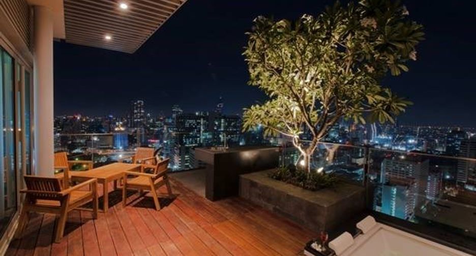 À louer 2 chambres condo à Pathum Wan, Bangkok