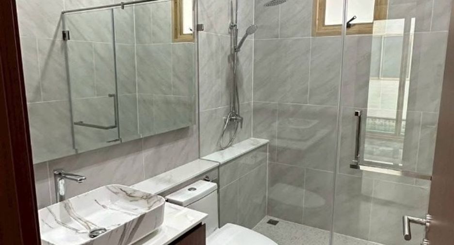 For rent 4 bedrooms villa in Bang Lamung, Chonburi